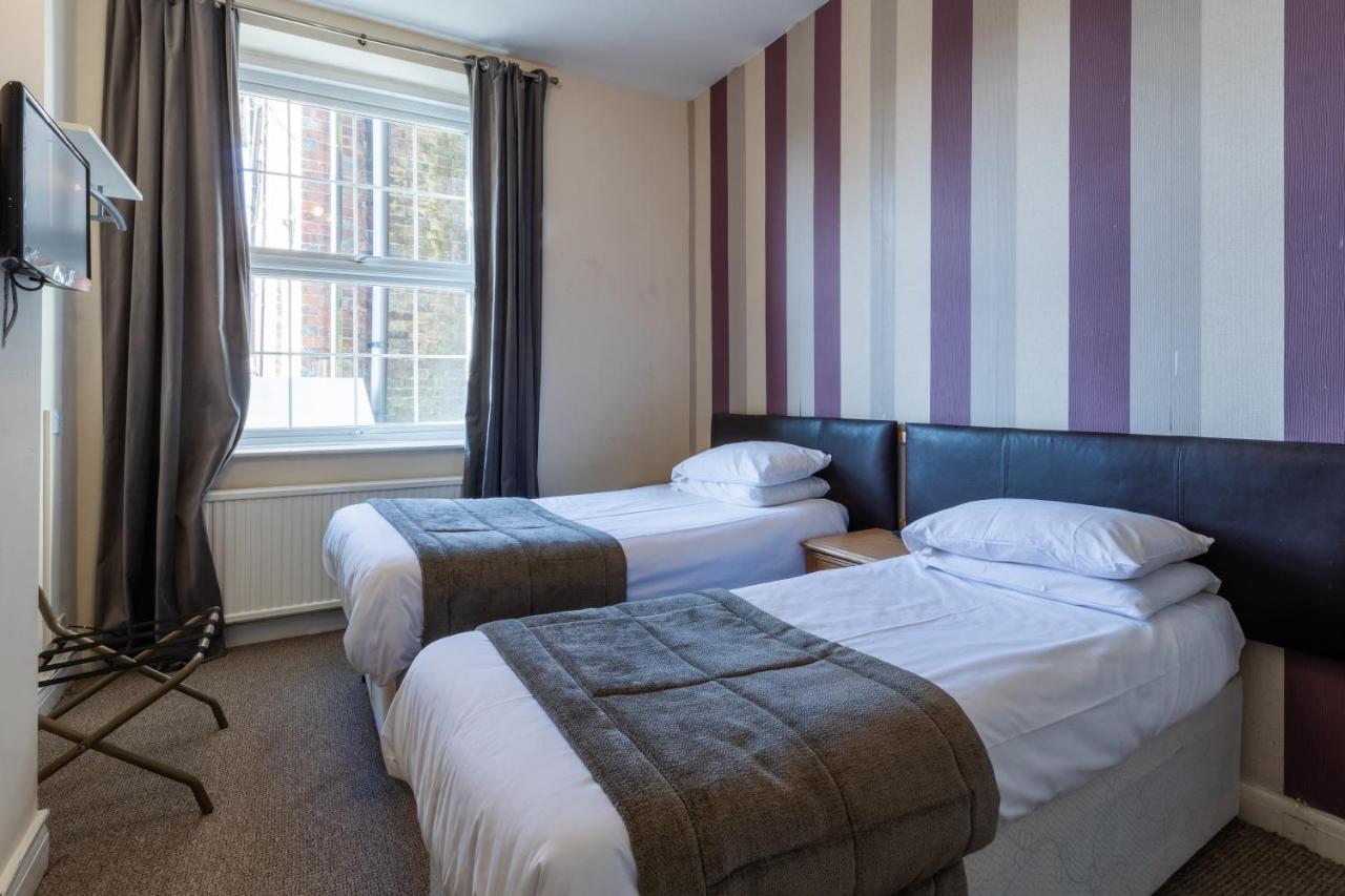 Guest house The George Hotel 3*